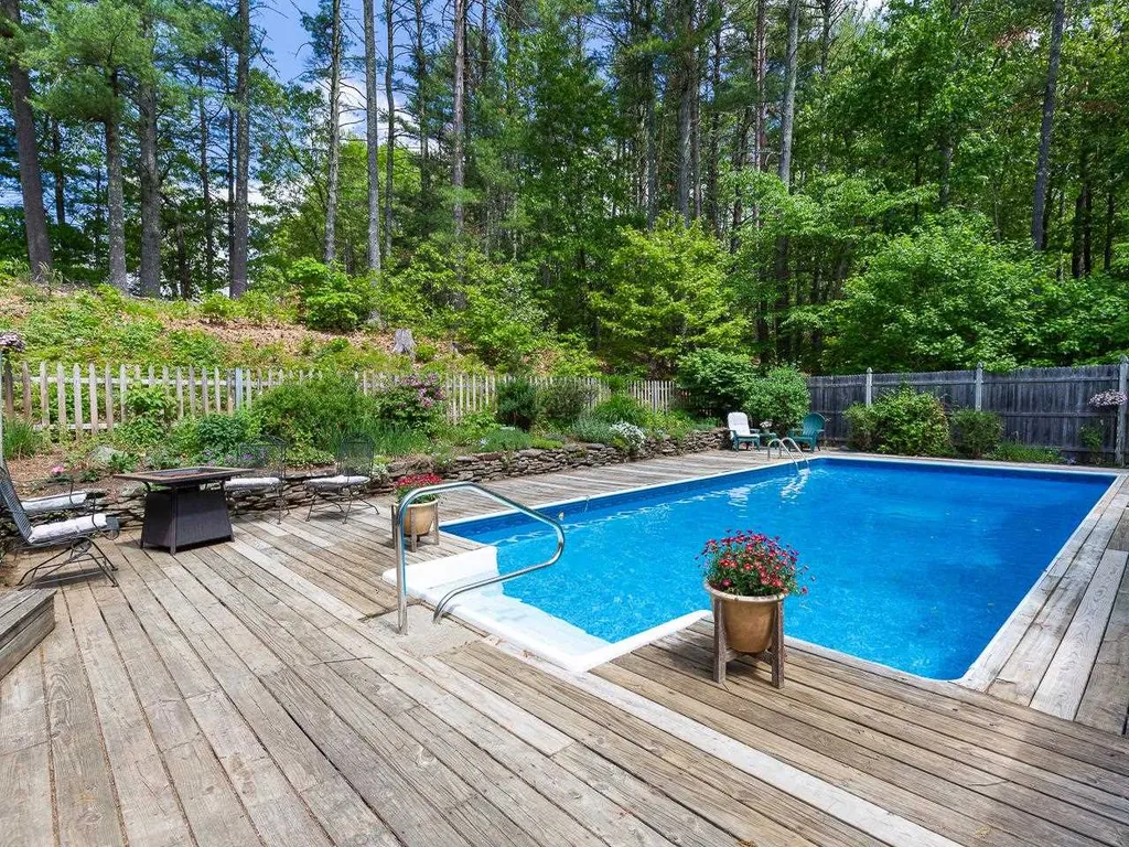 8 Decato Drive Lee NH 03861