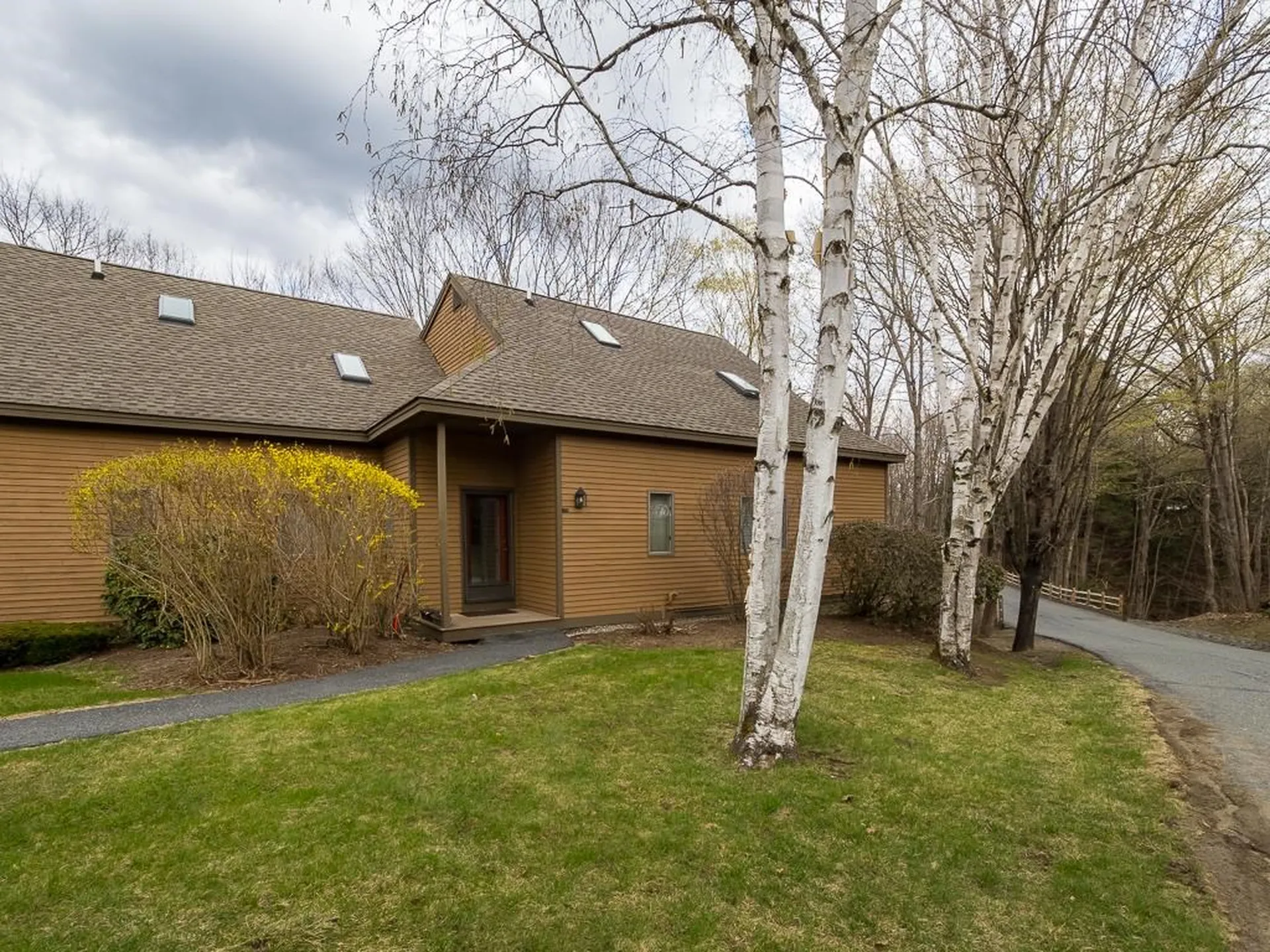 1140 Murphy's Road Hartford VT 05059