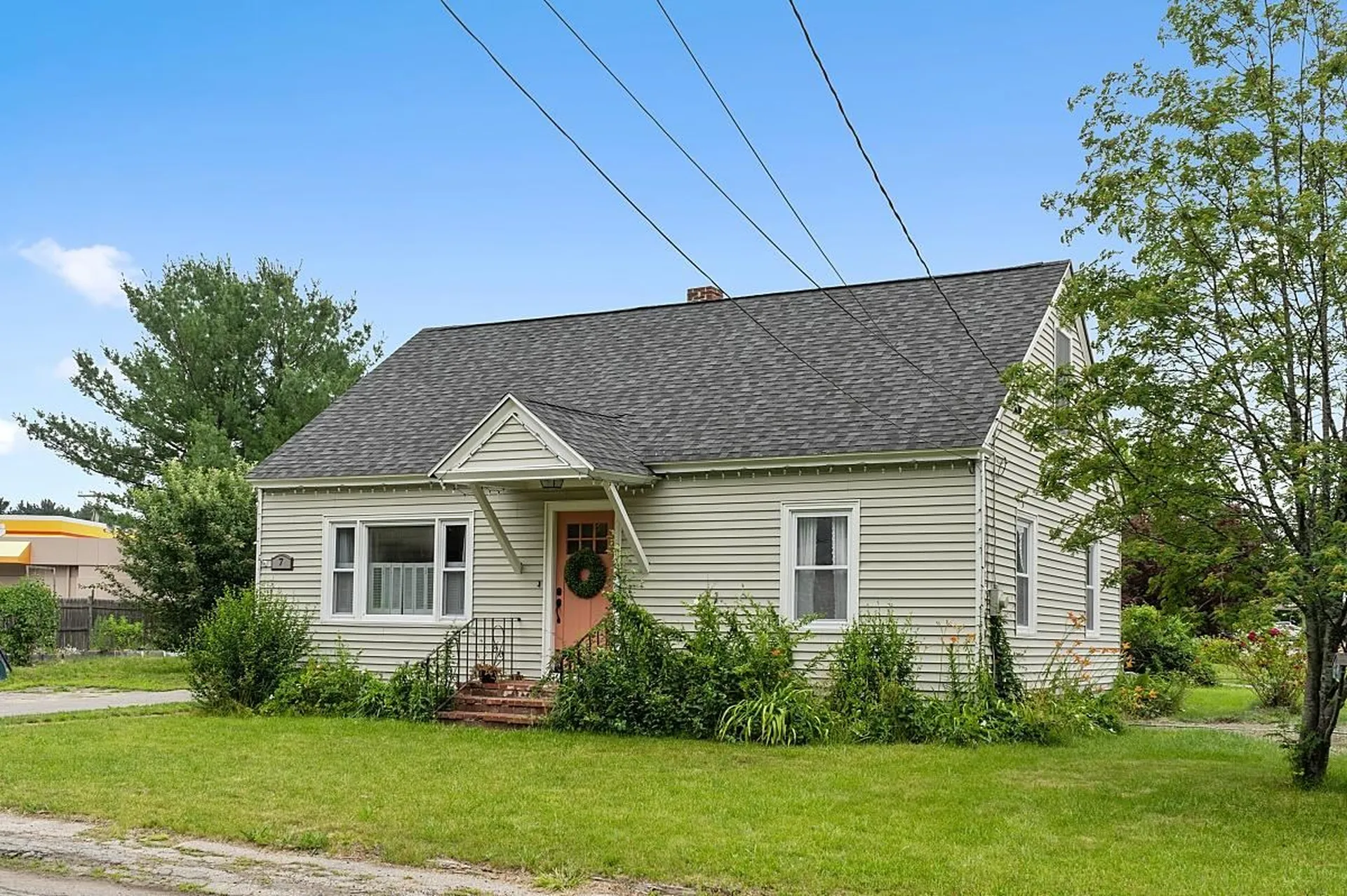 7 Troy Street Nashua NH 03064