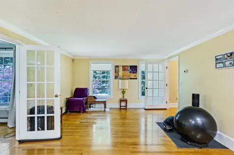 19 King Henry Drive Londonderry NH 03053
