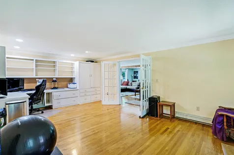 19 King Henry Drive Londonderry NH 03053