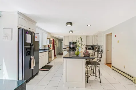 19 King Henry Drive Londonderry NH 03053