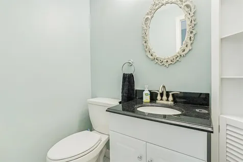 19 King Henry Drive Londonderry NH 03053