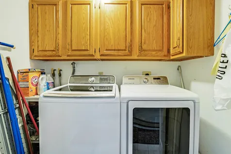 19 King Henry Drive Londonderry NH 03053