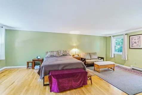 19 King Henry Drive Londonderry NH 03053