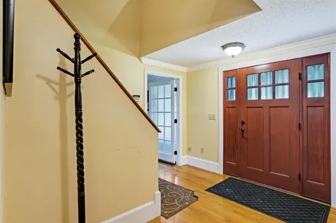 19 King Henry Drive Londonderry NH 03053