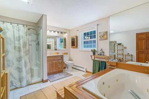 19 King Henry Drive Londonderry NH 03053
