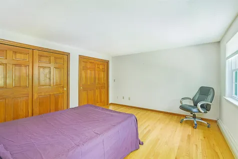 19 King Henry Drive Londonderry NH 03053