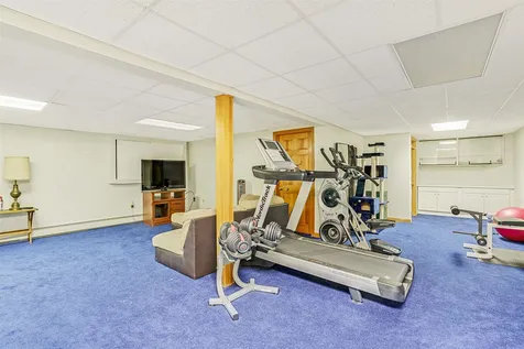 19 King Henry Drive Londonderry NH 03053