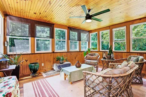 19 King Henry Drive Londonderry NH 03053