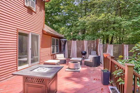 19 King Henry Drive Londonderry NH 03053