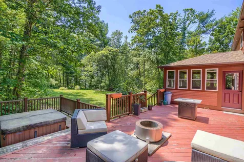 19 King Henry Drive Londonderry NH 03053