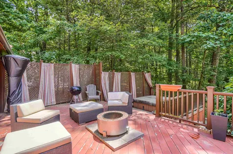19 King Henry Drive Londonderry NH 03053