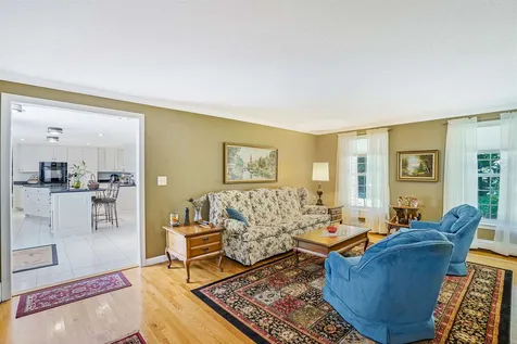 19 King Henry Drive Londonderry NH 03053