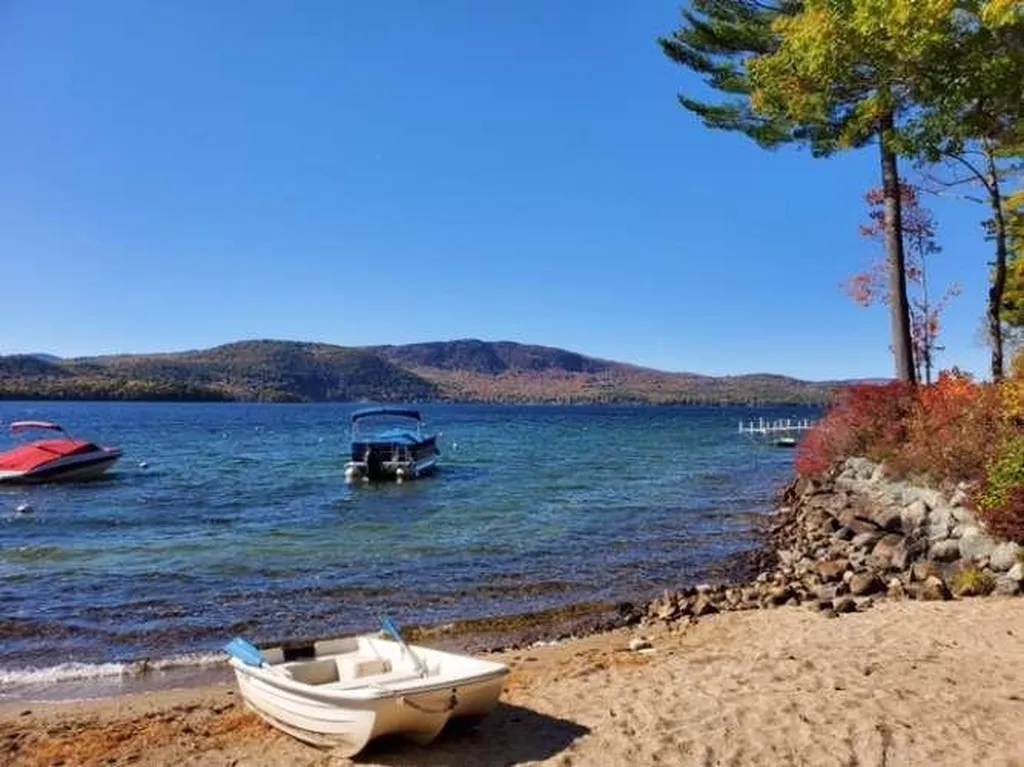 6 Iroquois Lane Bridgewater NH 03222