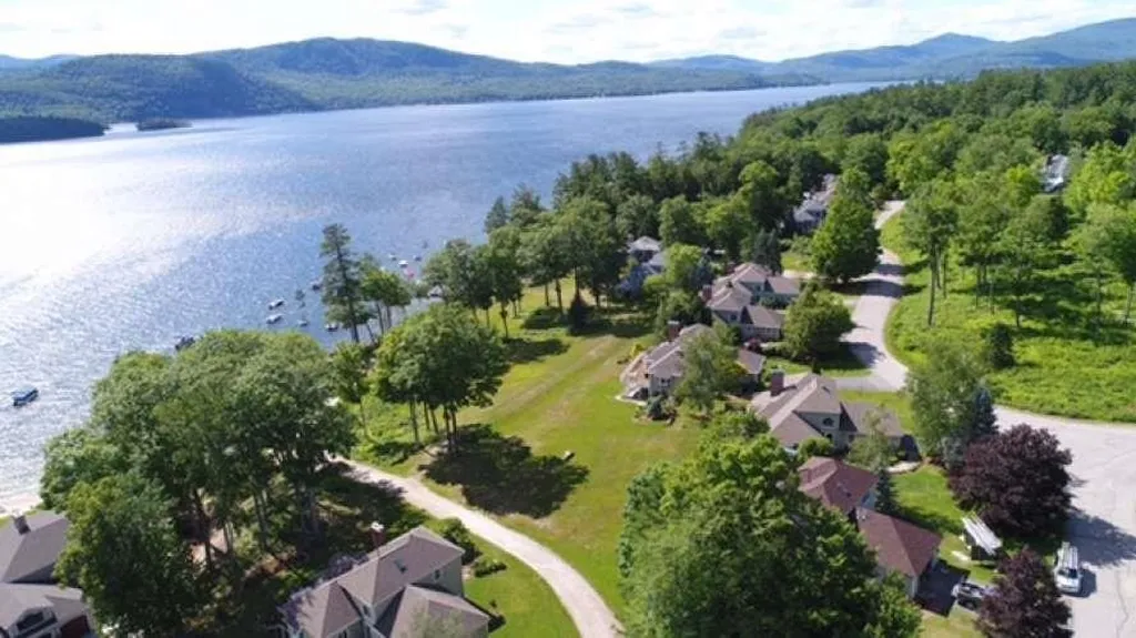 6 Iroquois Lane Bridgewater NH 03222
