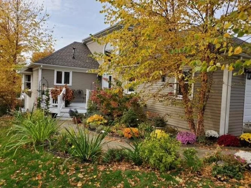 6 Iroquois Lane Bridgewater NH 03222