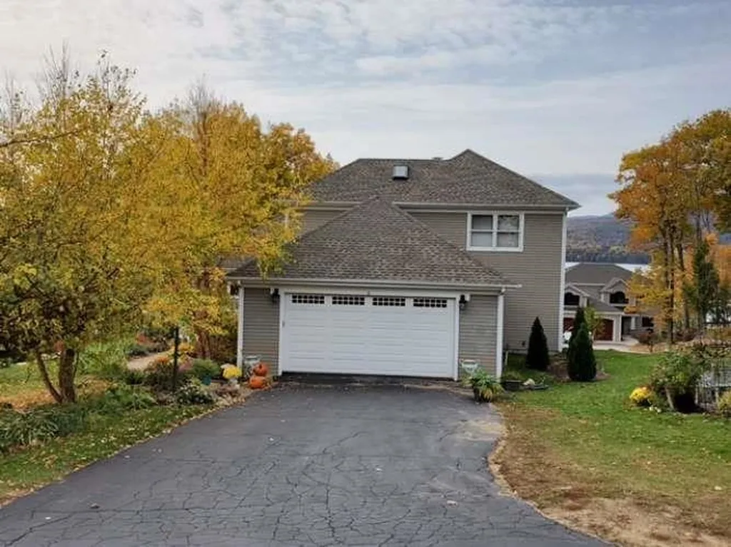 6 Iroquois Lane Bridgewater NH 03222