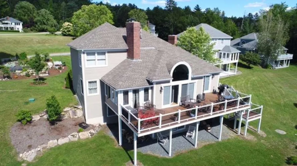 6 Iroquois Lane Bridgewater NH 03222