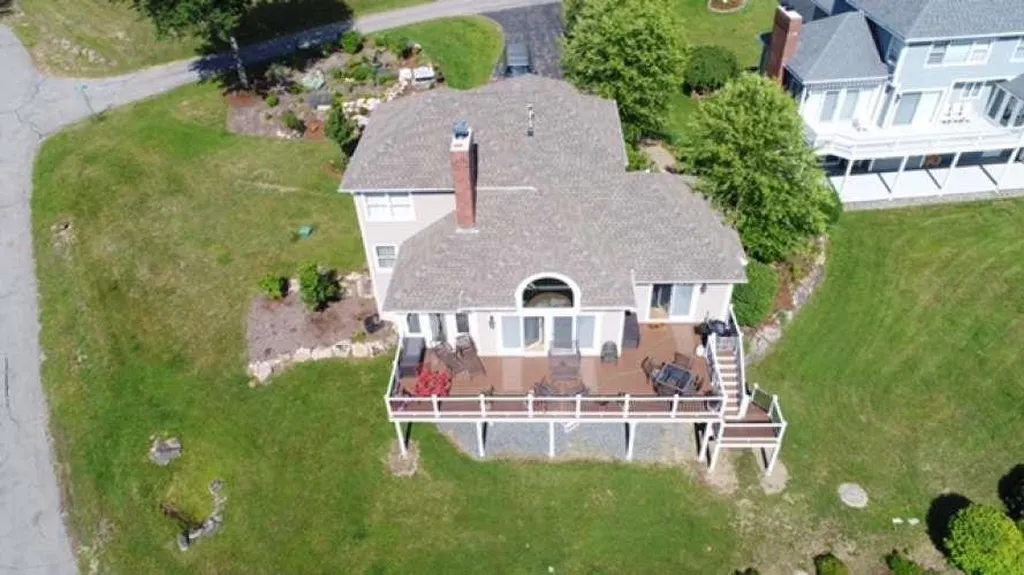 6 Iroquois Lane Bridgewater NH 03222