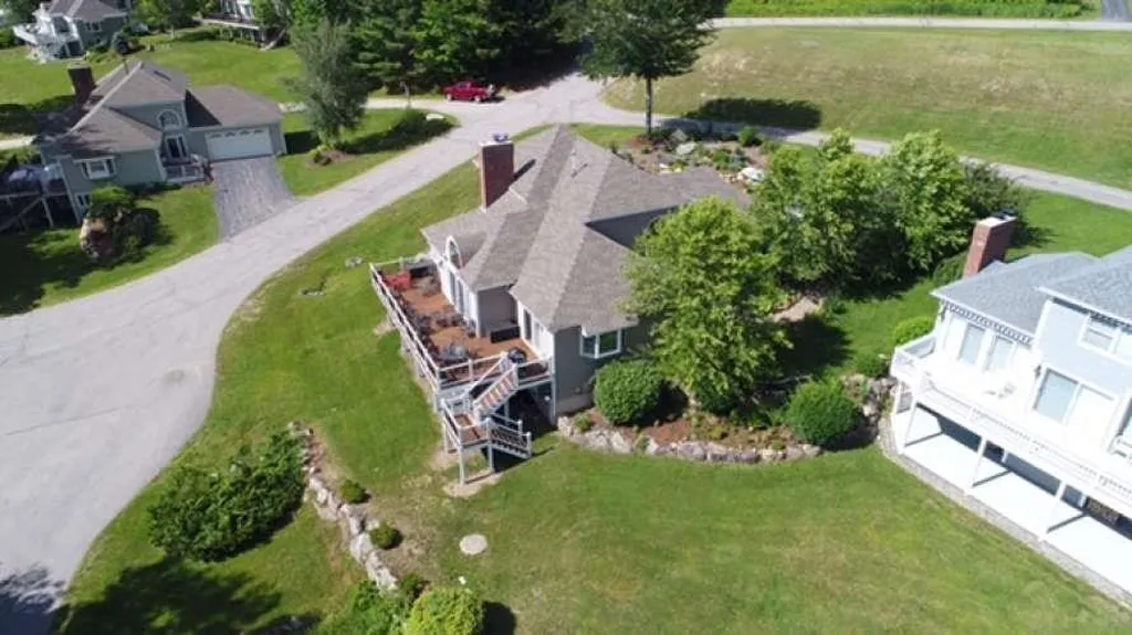 6 Iroquois Lane Bridgewater NH 03222