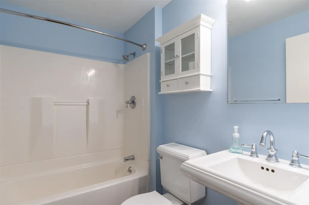 20 Glengarry Drive Stratham NH 03885