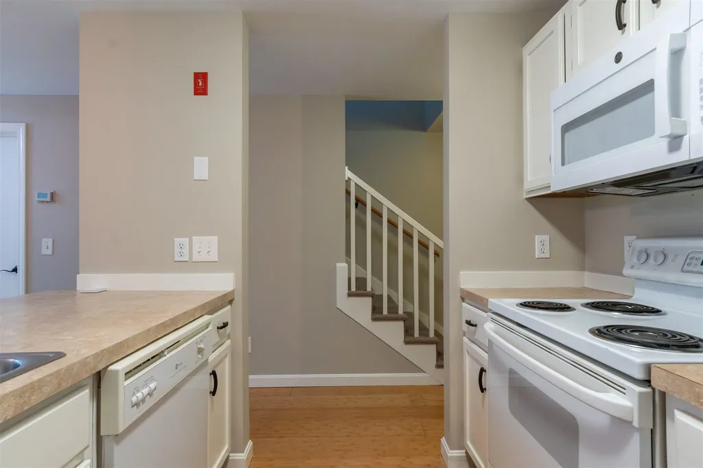 20 Glengarry Drive Stratham NH 03885