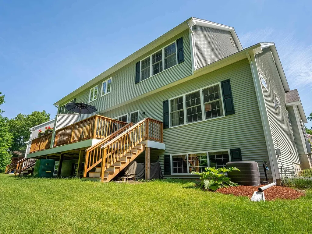30 Dunbar Drive Essex VT 05452