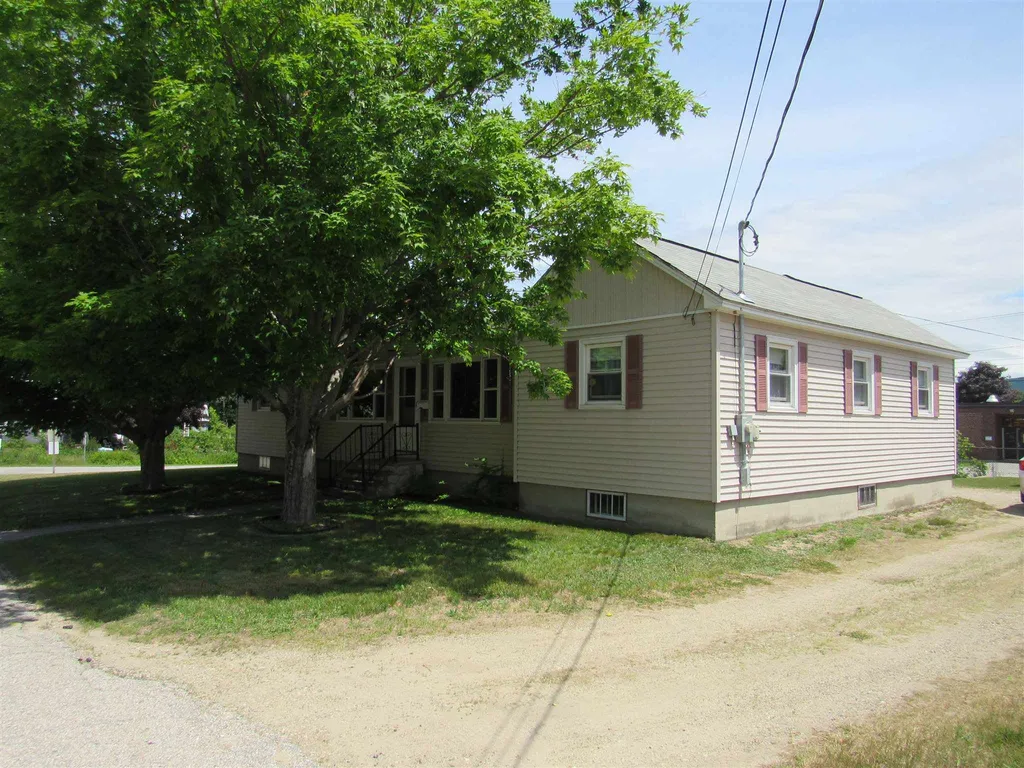 17 Union Street Gorham NH 03581