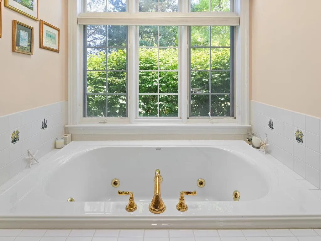 828 Ridgefield Road Shelburne VT 05482
