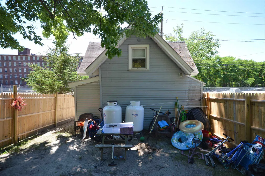 71 East Bow Street Franklin NH 03235