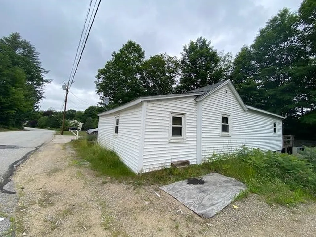 31 Dearborn Street Belmont NH 03220