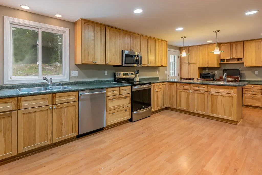 287 Oak Hill Road Barrington NH 03825