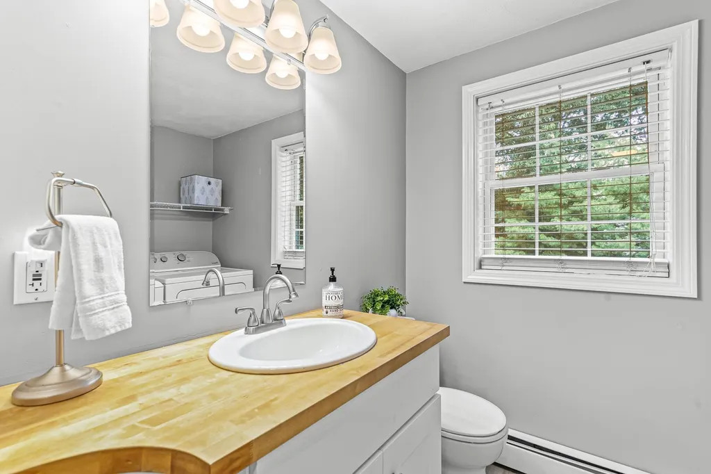 17 Smith Corner Road Plaistow NH 03865