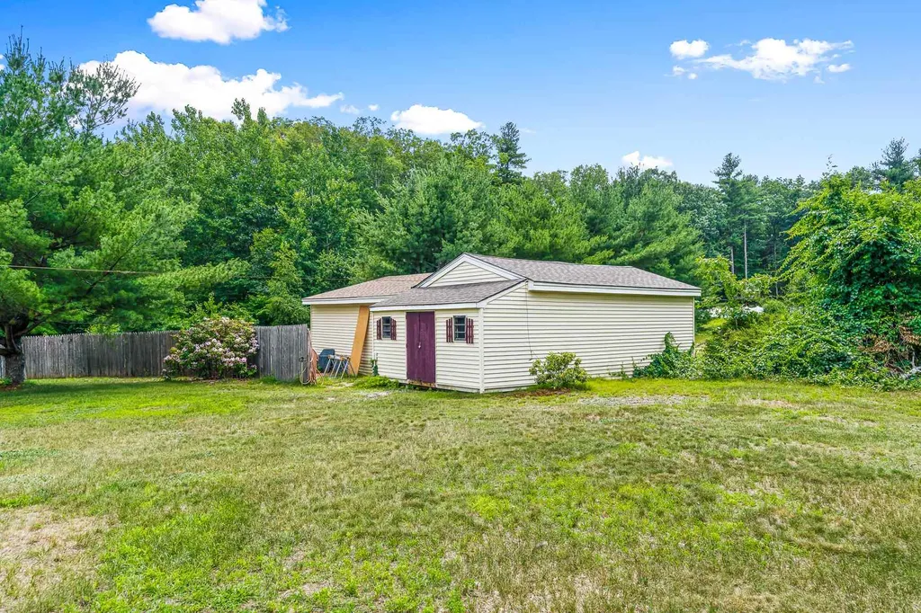 17 Smith Corner Road Plaistow NH 03865