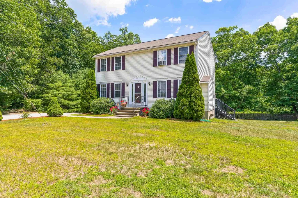 17 Smith Corner Road Plaistow NH 03865