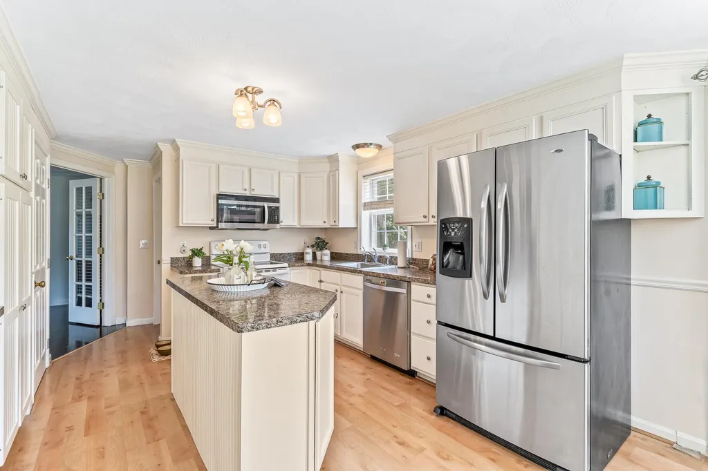 17 Smith Corner Road Plaistow NH 03865