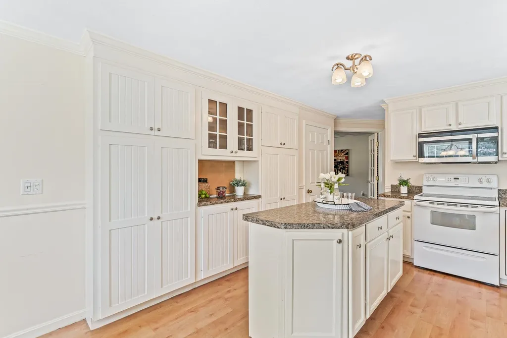 17 Smith Corner Road Plaistow NH 03865