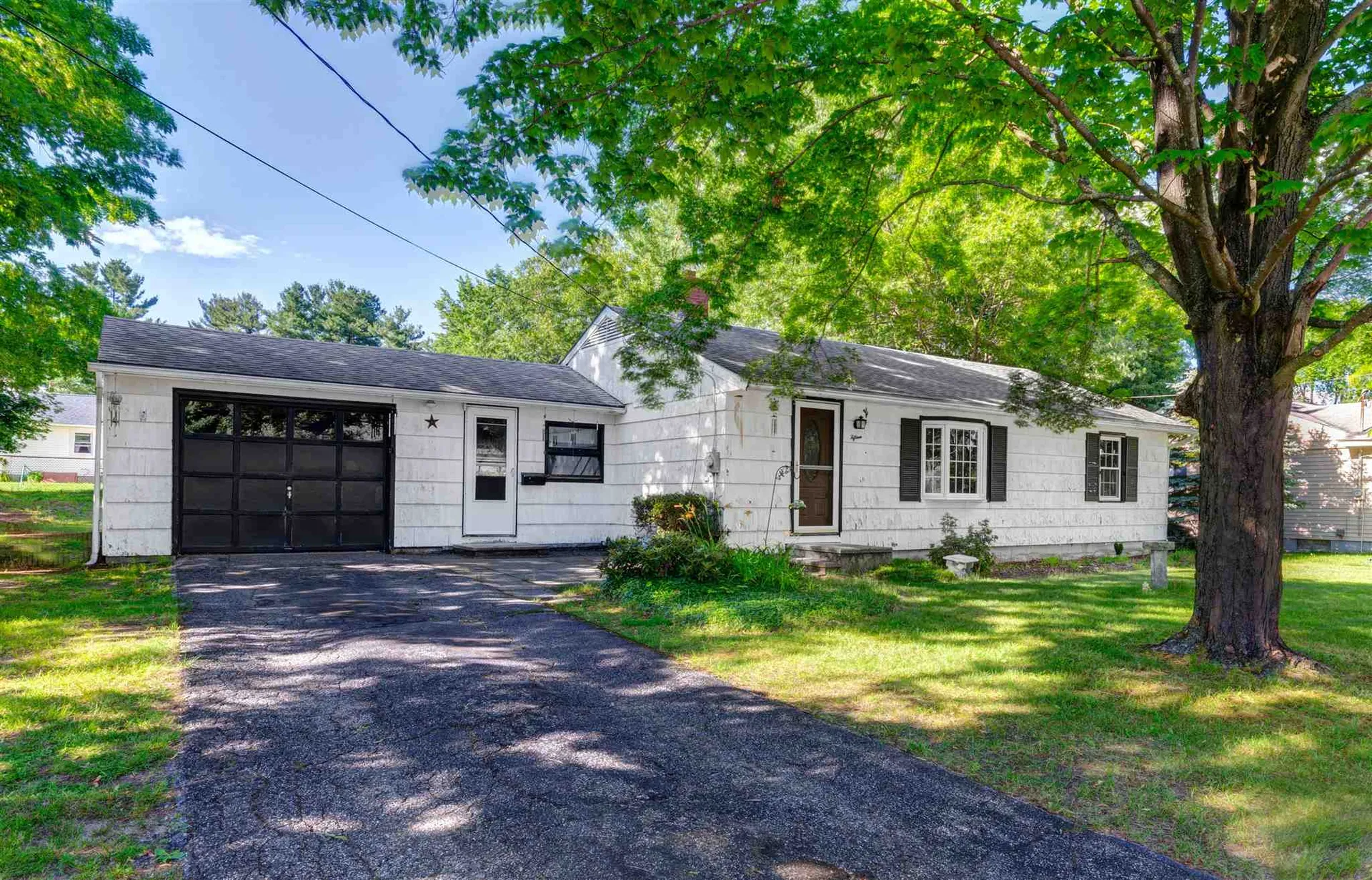 15 Fairlane Avenue Nashua NH 03060