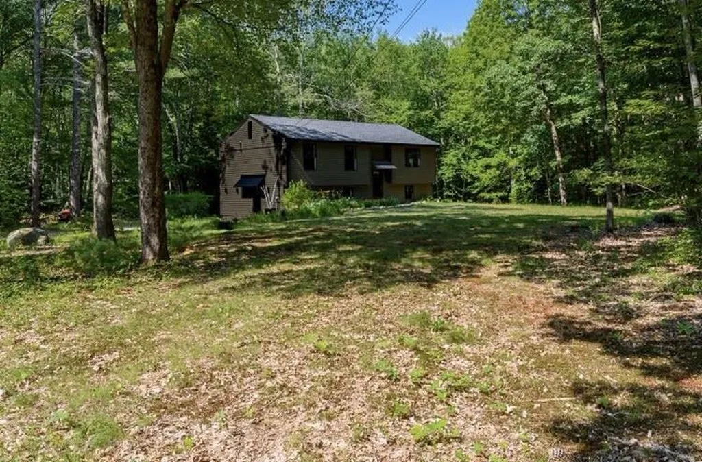 14 Caldwell Lane Barrington NH 03825