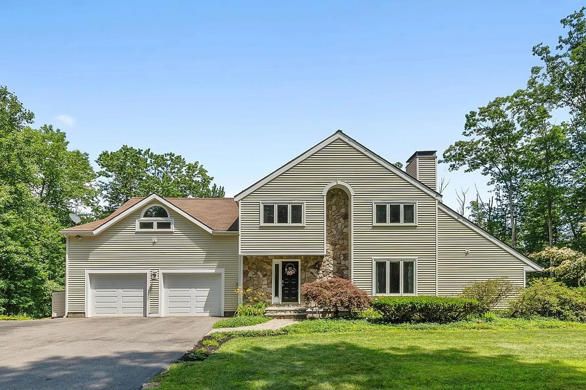 27 Blossom Road Windham NH 03087