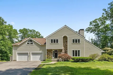 27 Blossom Road Windham NH 03087