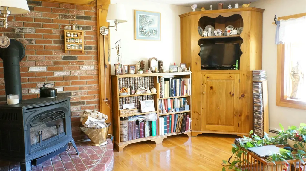 287 Old Hillsboro Road Henniker NH 03242