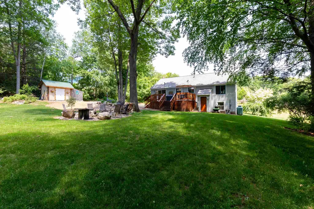 31 Hollow Oak Drive Sandown NH 03873