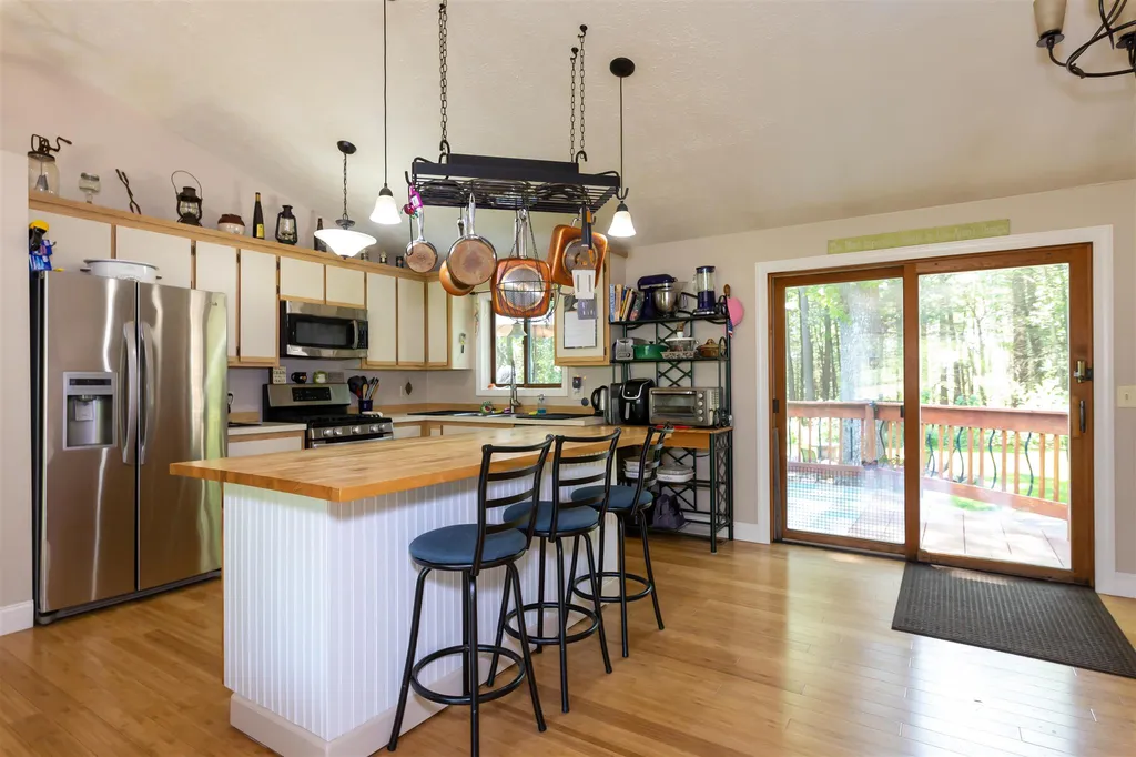 31 Hollow Oak Drive Sandown NH 03873