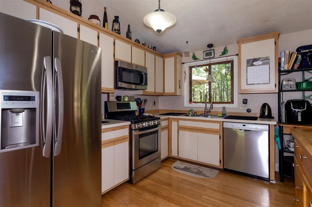31 Hollow Oak Drive Sandown NH 03873