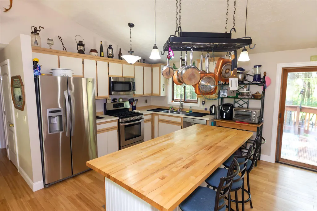31 Hollow Oak Drive Sandown NH 03873