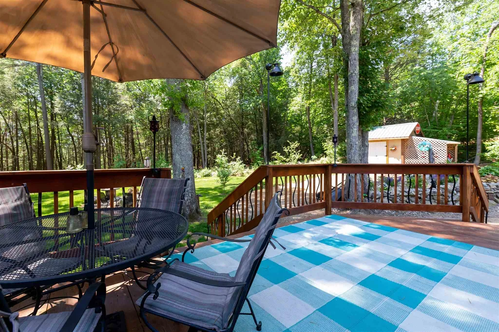31 Hollow Oak Drive Sandown NH 03873