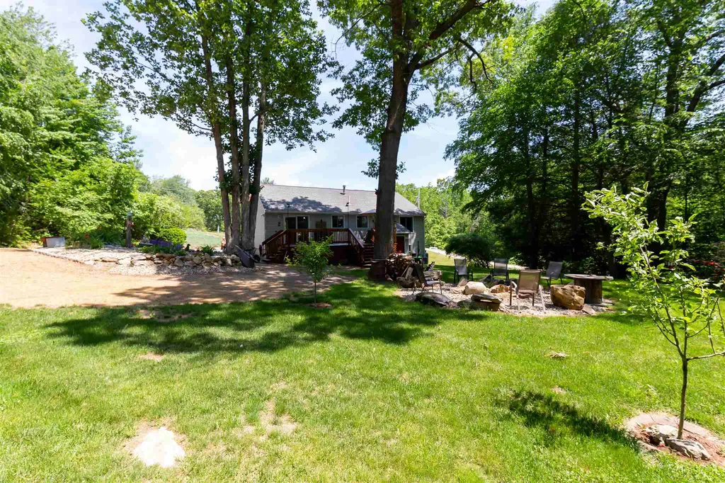 31 Hollow Oak Drive Sandown NH 03873