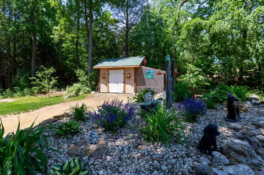 31 Hollow Oak Drive Sandown NH 03873
